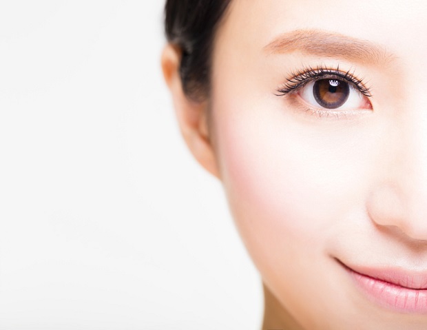 half face of young beautiful woman | トラコス